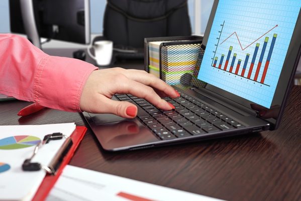 Nhà đầu tư ngoại vẫn bán ròng gần 300 tỷ đồng trong phiên bùng nổ ngày 24/2