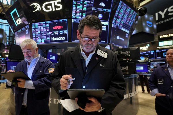 Chứng khoán Mỹ đỏ lửa, Nasdaq mất hơn 2% do cố phiếu công nghệ lao dốc
