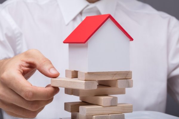 Thị trường tài chính 24h: Giá vàng tăng vọt, Bitcoin bị bán tháo