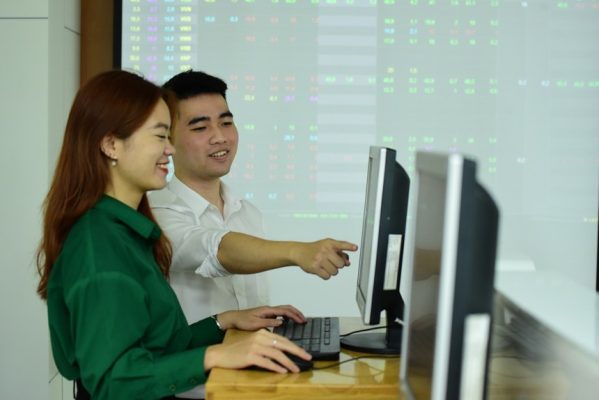 Giao dịch chứng khoán sáng 7/3: Dòng bank giúp VN-Index tiếp tục tiến bước