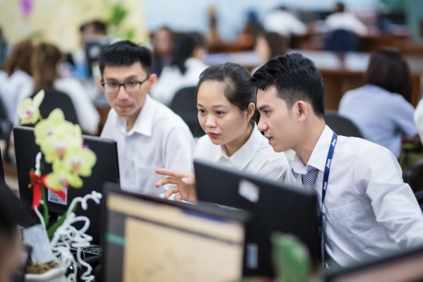 Nhiều nhà đầu tư có tâm lý phòng thủ trước kỳ nghỉ dài, nhưng kỳ vọng thị trường sau đó sẽ khởi sắc nhờ hệ thống KRX đi vào vận hành