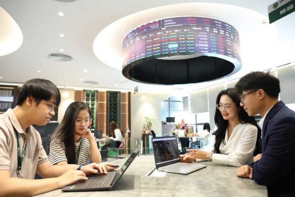 Cách "ứng xử" đối với các nhóm cổ phiếu liên quan đến câu chuyện thuế quan