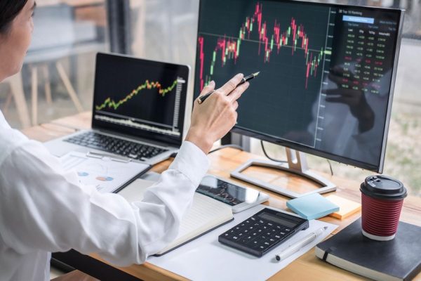 Giải ngân mạnh cổ phiếu bất động sản, khối ngoại vẫn bán ròng hơn 300 tỷ đồng trong phiên 29/5