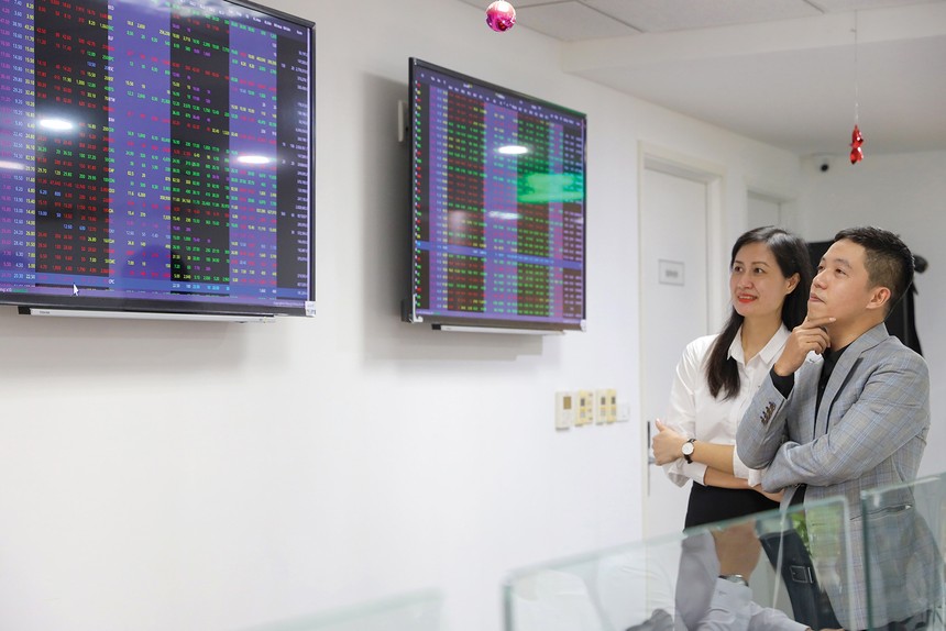 Đầu tư vào cổ phiếu có lịch sử cổ tức cao đều đặn, nhà đầu tư có thể hưởng lợi kép từ cổ tức và tăng giá cổ phiếu