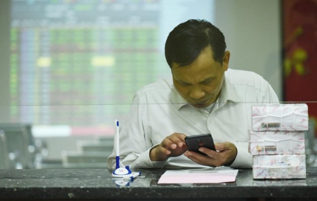 Giao dịch chứng khoán sáng 25/6: Dòng tiền trở lại cổ phiếu vừa và nhỏ