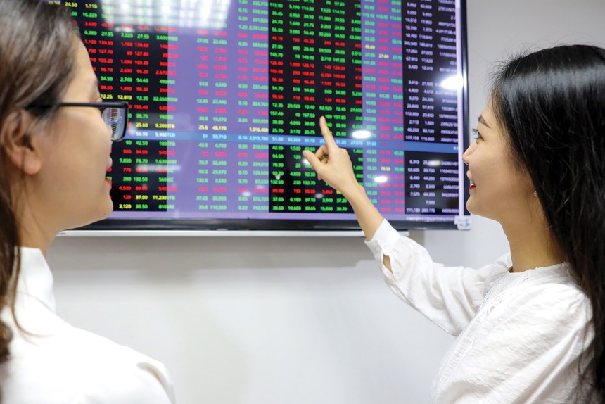Nhóm cổ phiếu ngân hàng, bất động sản và năng lượng có thể tiếp tục thu hút dòng tiền