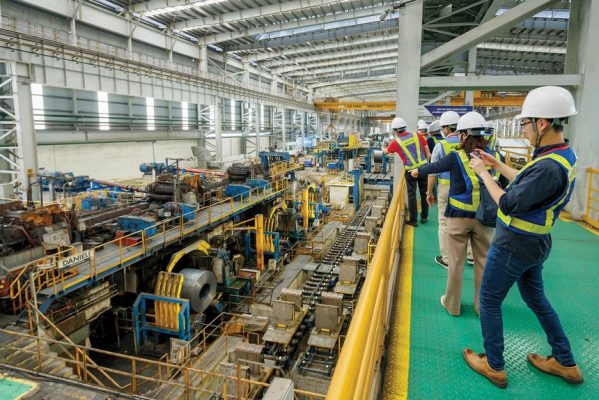 Chuyến tham quan thực địa tại Khu liên hợp gang thép Dung Quất của Hòa Phát thu hút 500 nhà đầu tư tham gia