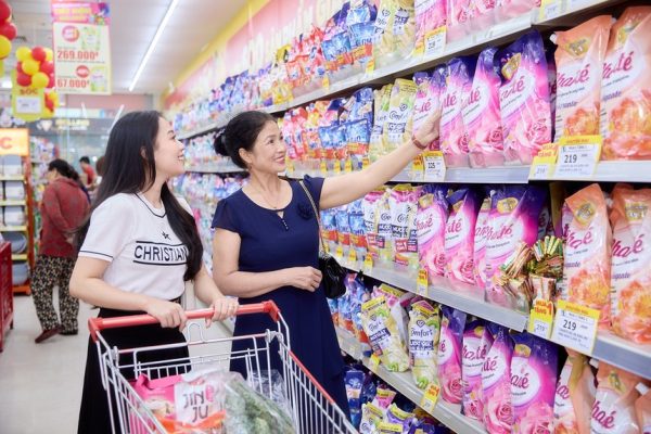 Người tiêu dùng mua sản phẩm của Masan Consumer.