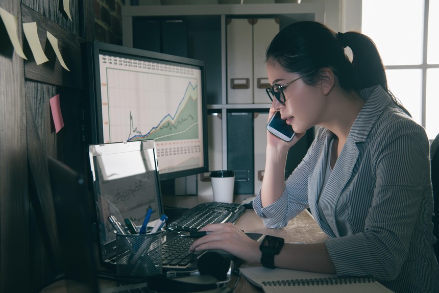 Thị trường tài chính 24h: Giá vàng thế giới tăng lên mức kỷ lục mới