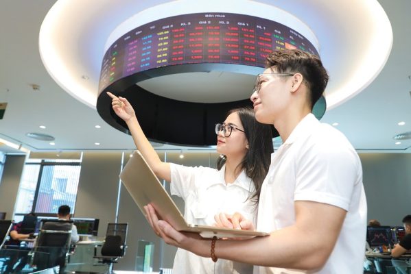 Thu hút dòng vốn mới vào thị trường chứng khoán là một cuộc cạnh tranh liên thị trường và liên quốc gia