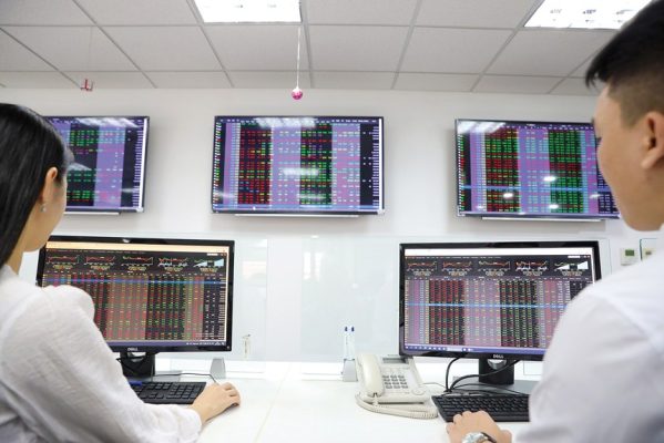 Việc áp dụng hóa đơn điện tử mang lại nhiều lợi ích lâu dài cho thị trường chứng khoán