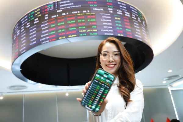 Phiên giao dịch chứng khoán sáng 2/7: Dòng bank hút tiền