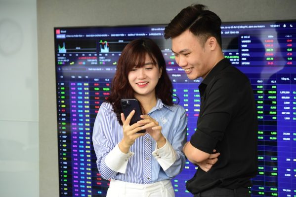 Giao dịch chứng khoán sáng 11/7: Cổ phiếu lớn tiếp tục giúp thị trường tăng tốc