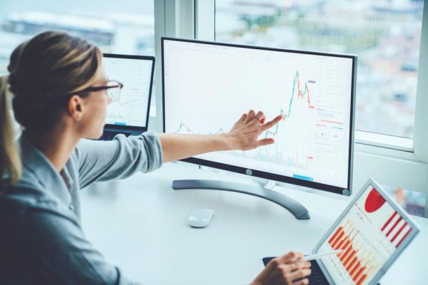 Giao dịch chứng khoán phiên sáng 24/7: Dòng tiền mạnh tiếp tục giúp VN-Index đi lên