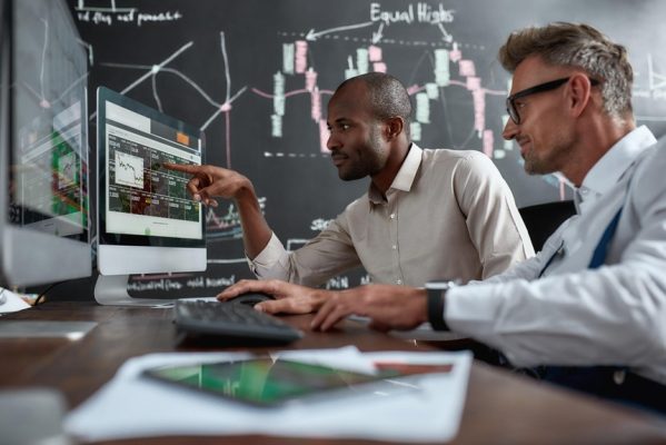 Thị trường tài chính 24h: Giá vàng leo cao
