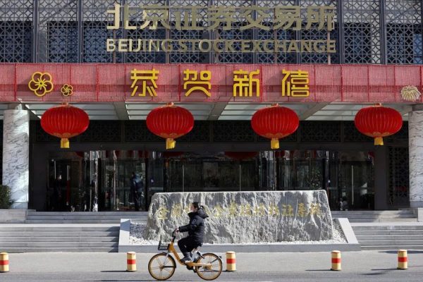 Nguồn tiết kiệm kỷ lục thúc đẩy chứng khoán Trung Quốc bùng nổ