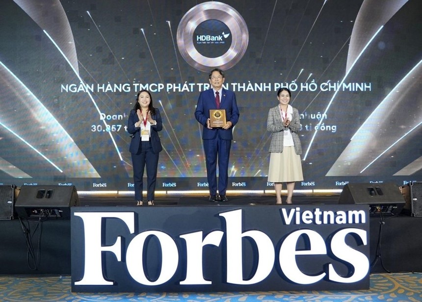 HDBank (HDB) vào top 50 Doanh nghiệp Niêm yết tiêu biểu nhất 2025