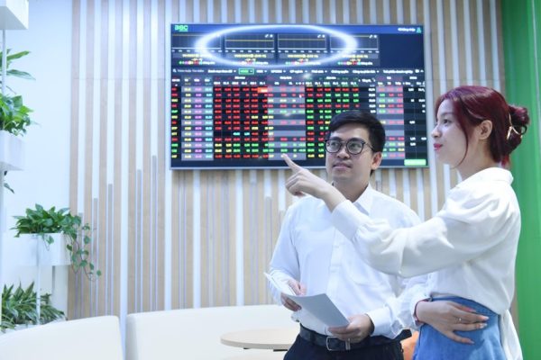 Bluechips tiếp tục dẫn dắt, VN-Index có thể vượt mốc 1.600 điểm