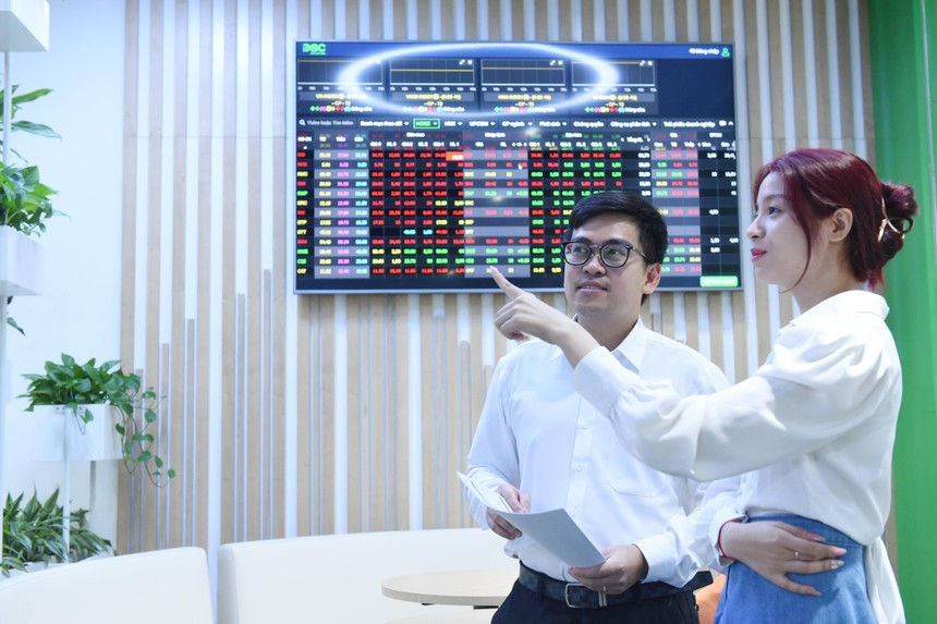 Bluechips tiếp tục dẫn dắt, VN-Index có thể vượt mốc 1.600 điểm