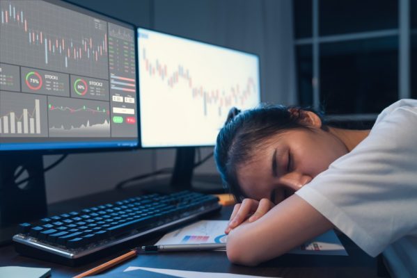 Thị trường tài chính 24h: Chứng khoán có phiên điều chỉnh mạnh nhất trong hơn 1 tháng qua