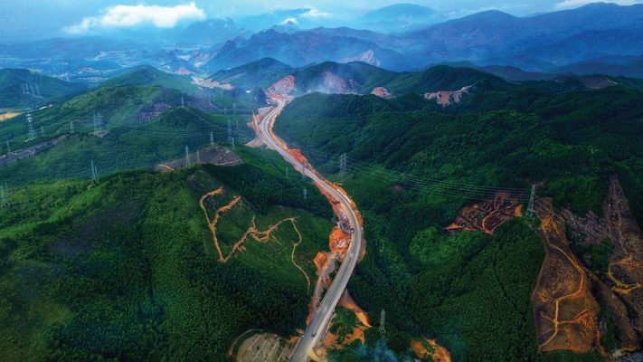 Chính sách thúc đẩy đầu tư công là động lực tăng trưởng cho nhóm vật liệu xây dựng, xây lắp