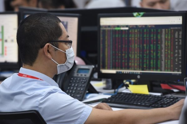 Yêu cầu rút ngắn tối đa thời gian mở tài khoản cho nhà đầu tư gián tiếp nước ngoài