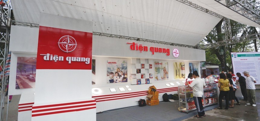 Một cá nhân liên tục bán ra cổ phiếu và chính thức không còn là cổ đông lớn của Điện Quang (DQC)