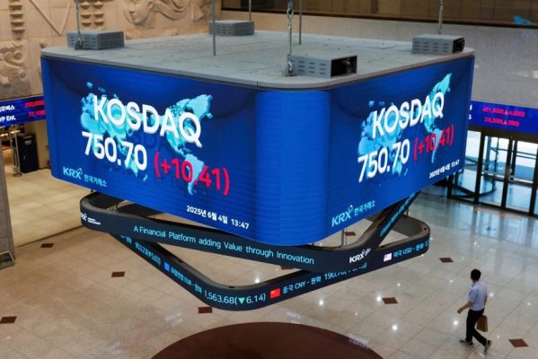 Hàn Quốc hủy bỏ kế hoạch đánh thuế lãi vốn sau phản ứng mạnh của nhà đầu tư cá nhân