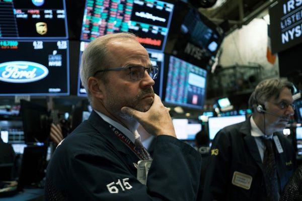 Giới đầu tư thận trọng ngay cả khi Fed giảm lãi suất