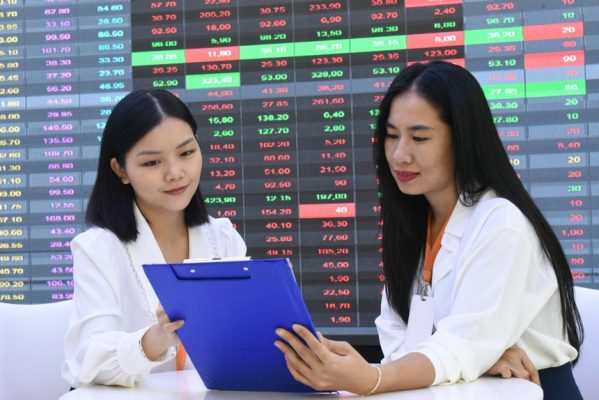 Giao dịch chứng khoán sáng 25/9: Thị trường rung lắc, nhiều mã vừa và nhỏ nổi sóng