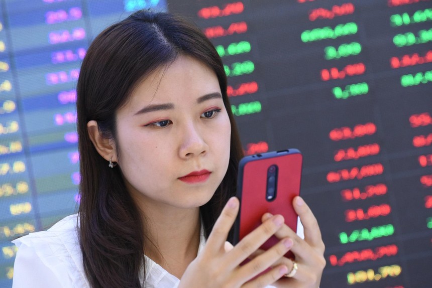 Giao dịch chứng khoán sáng 23/10: Thị trường giằng co, cổ phiếu cảng biển dậy sóng
