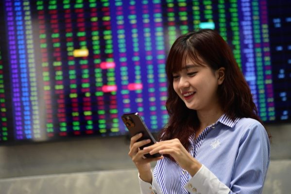 Nhận tin nâng hạng, VN-Index tăng hơn 12,5 điểm