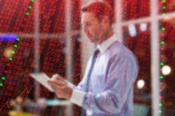 Hai cổ phiếu ngành tài chính bị khối ngoại bán ròng hơn 1.000 tỷ đồng trong phiên 27/10