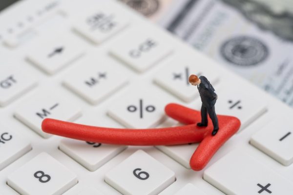 Giao dịch chứng khoán phiên sáng 3/10: Áp lực bán vẫn hiện hữu
