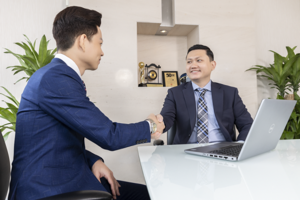 Vietcap (VCI) trình phương án chào bán riêng lẻ 127,5 triệu cổ phiếu, muốn lập công ty con ở Singapore