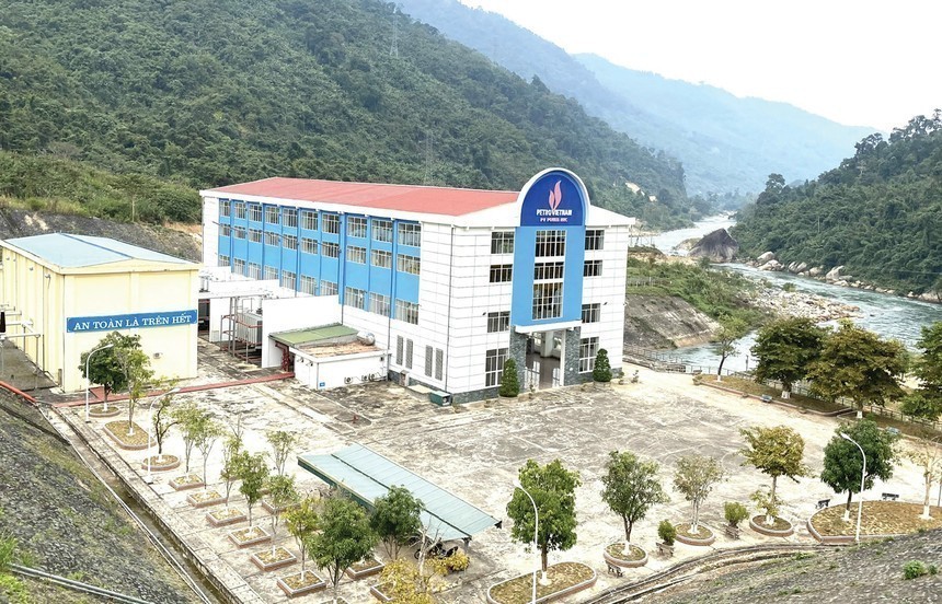 Thuỷ điện Hủa Na (HNA): Người thân lãnh đạo vừa bán ra toàn bộ 251.800 cổ phiếu