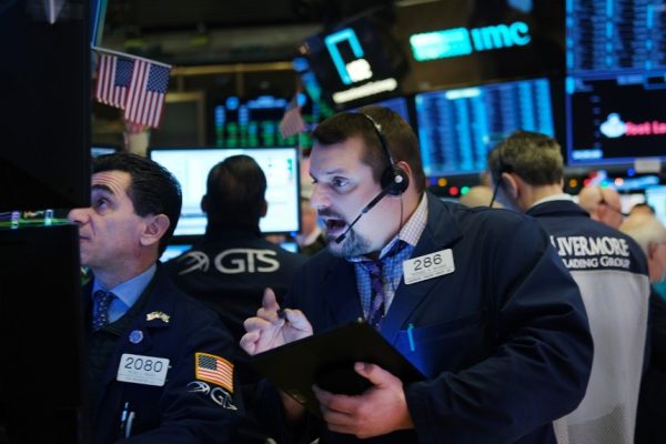 Giới đầu tư ồ ạt mua bắt đáy