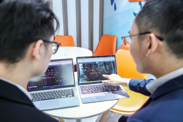 Trong một số phiên thị trường chung điều chỉnh, những cổ phiếu “có câu chuyện riêng” vẫn tăng giá tích cực