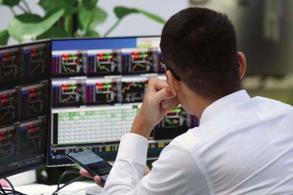 Thời điểm cần kiên nhẫn và tỉnh táo