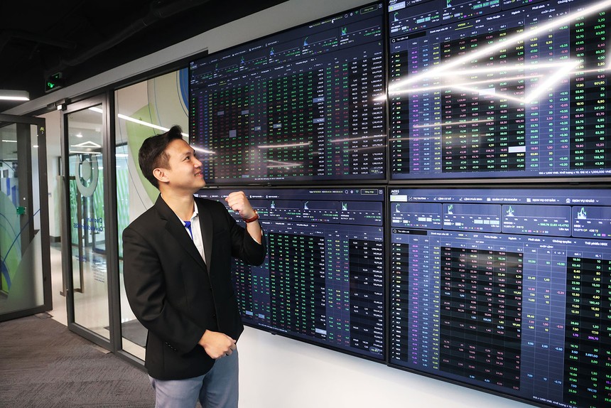 Trong những phiên thị trường chứng khoán điều chỉnh mạnh, dòng tiền bắt đáy các cổ phiếu có yếu tốt cơ bản tốt khá tích cực