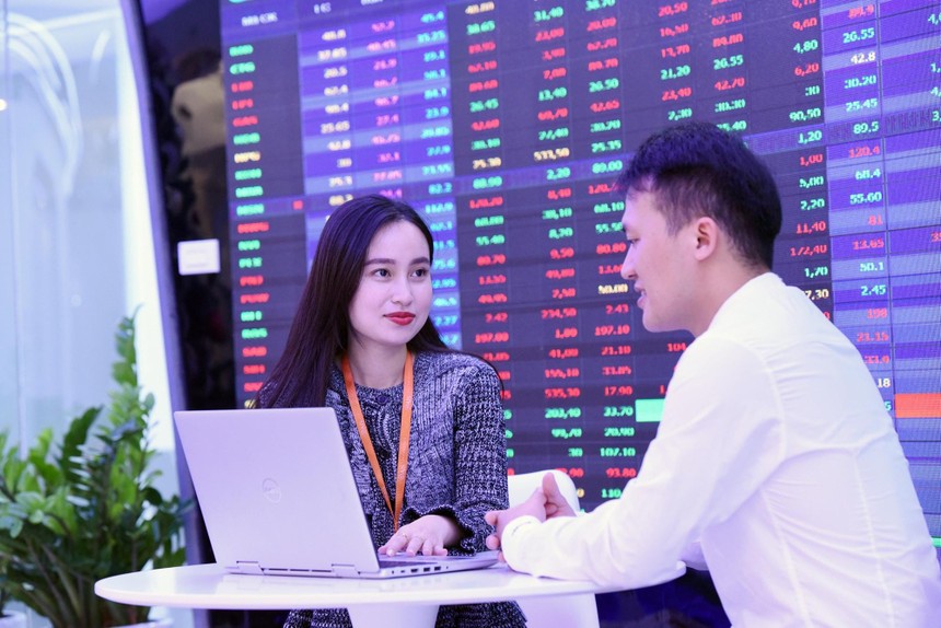 Giao dịch chứng khoán sáng 27/11: Dòng bank giúp VN-Index tiếp tục tiến bước