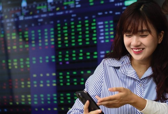 VN-Index điều chỉnh trong tháng 10, lợi nhuận các quỹ mở biến động ra sao?