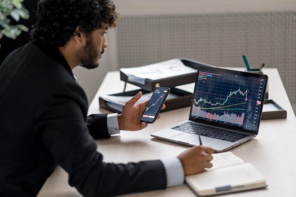 Khối ngoại "xả" mạnh VIX, tiếp tục bán ròng hơn 1.200 tỷ đồng trong phiên 30/10