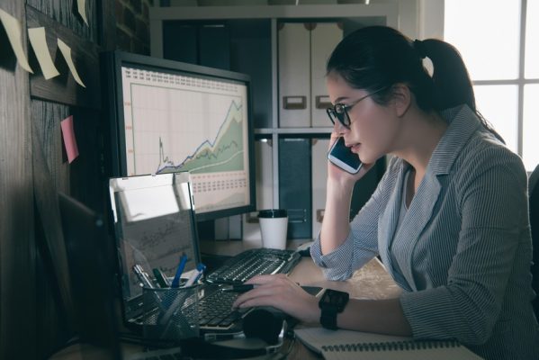 Thị trường tài chính 24h: Giá vàng suy yếu