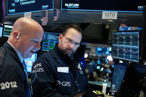 Fed tiếp thêm động lực cho giới đầu tư