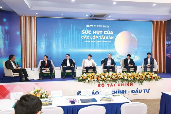 Các chuyên gia kinh tế chia sẻ góc nhìn tại Tọa đàm “Sức hút của các lớp tài sản” do Báo Tài chính - Đầu tư tổ chức cuối tuần qua