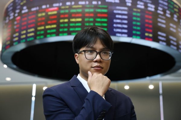 Giao dịch chứng khoán sáng 22/12: Cổ phiếu Vingroup tiếp tục giúp thị trường tăng mạnh