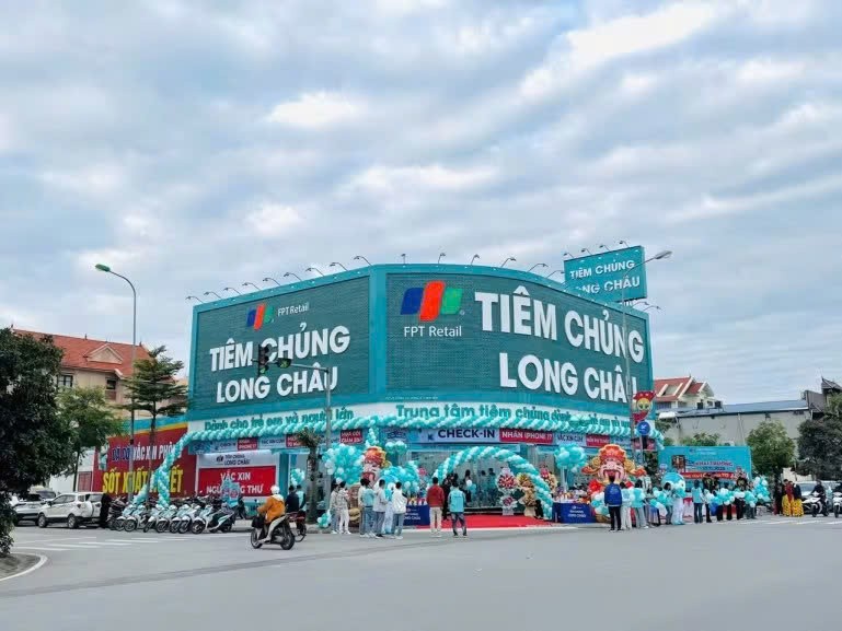 01-6050-4174-1 Chuỗi Long Châu của FPT Retail (FRT) dự kiến mở thêm tới 500 nhà thuốc và trung tâm tiêm chủng trong năm 2026