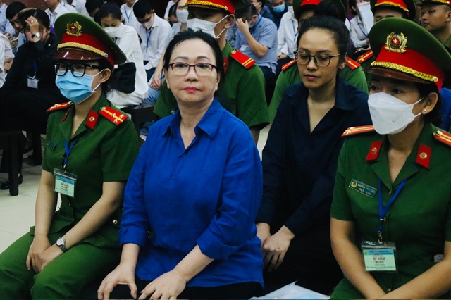 vietstock_s_cuong-che-ke-bien-2-chiec-tui-hermes-bach-tang-cua-ba-truong-my-lan_20260128192551 Bà Trương Mỹ Lan và cháu gái Trương Huệ Vân trong một lần ra tòa. Ảnh: Tân Châu