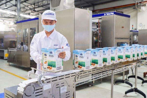 Hơn 96 triệu cổ phiếu Vinamilk (VNM) giao dịch thoả thuận, F&N Dairy Investments nâng sở hữu Vinamilk lên 22,29%